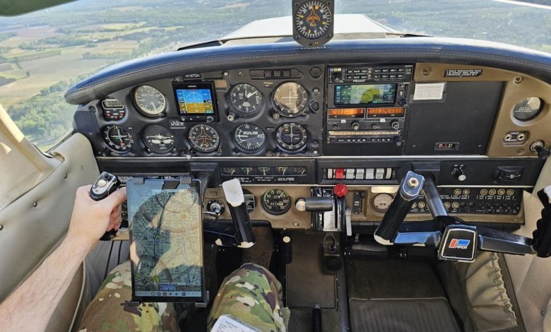 With the iFly app, pilots can manage checklists, get current weather, and visualize and help spot live traffic.