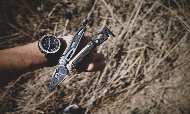 The type of knife a pilot chooses often depends on the kind of flying they do.