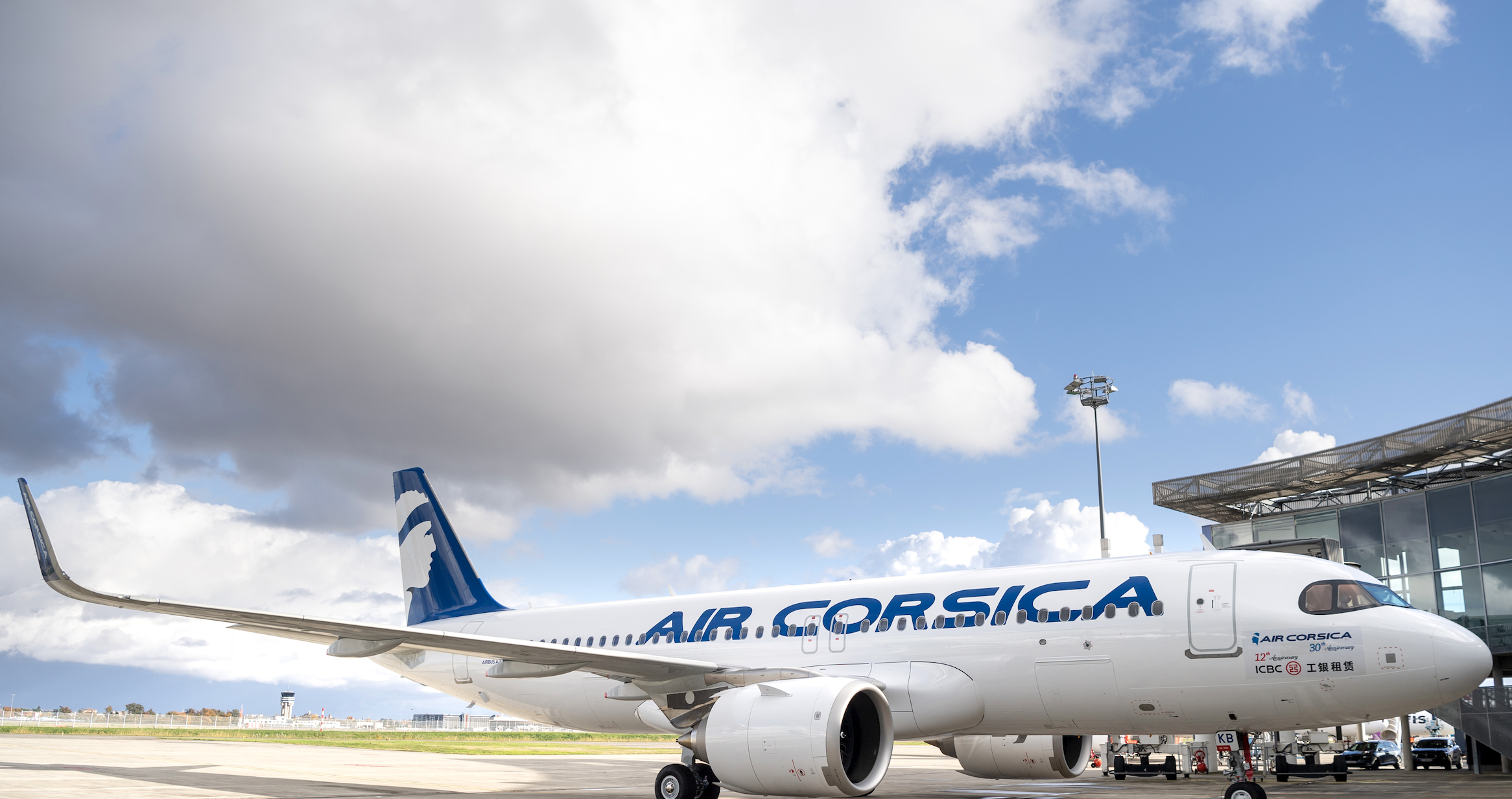 Sleeping air traffic controller forces Air Corsica A320 into prolonged hold.