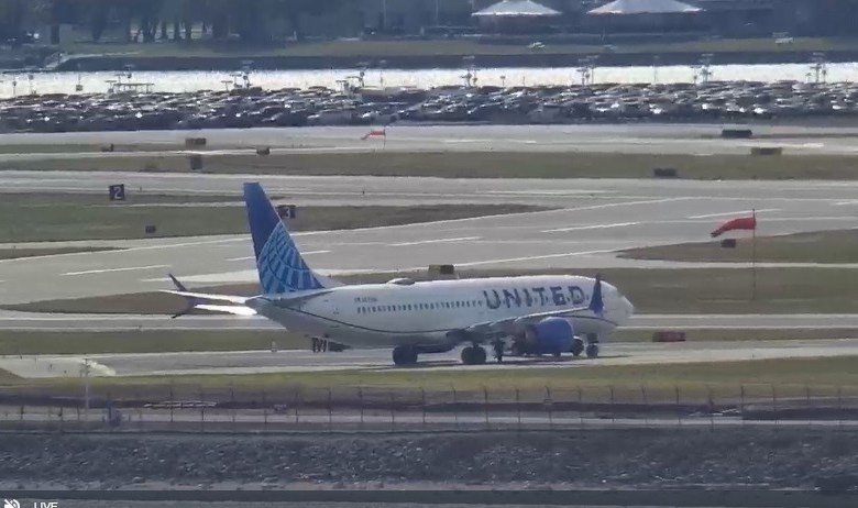 United flight Reagan bomb threat