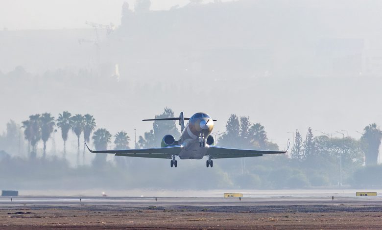 Gulfstream G300 Completes First Flight