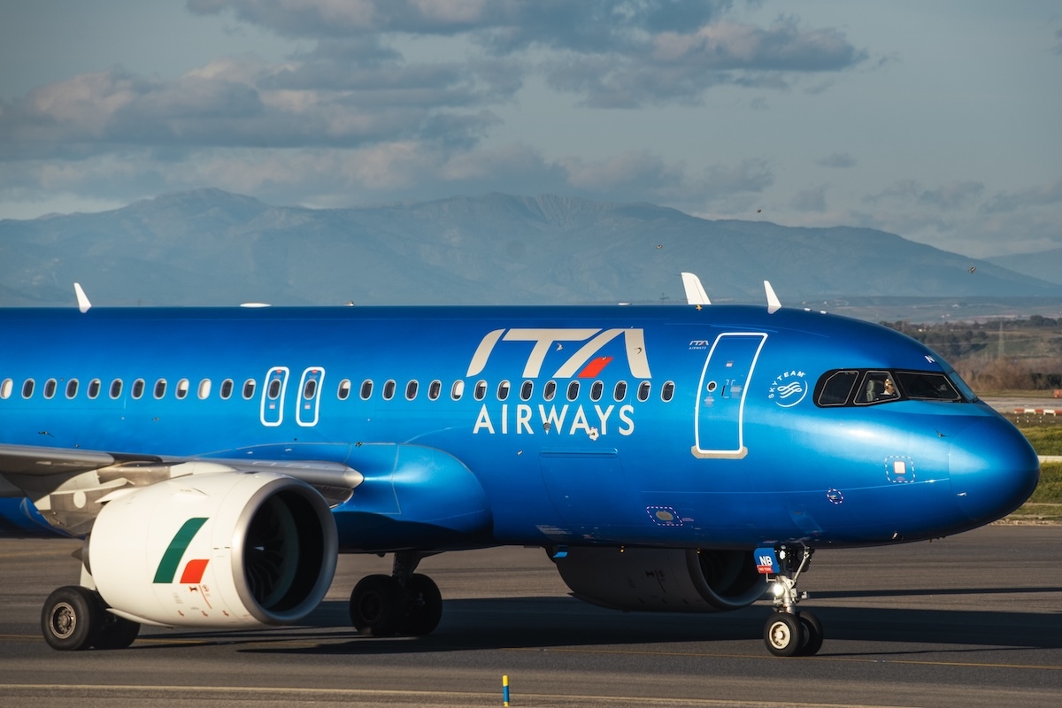 Pope Briefly Stranded as A320 Awaited Updates