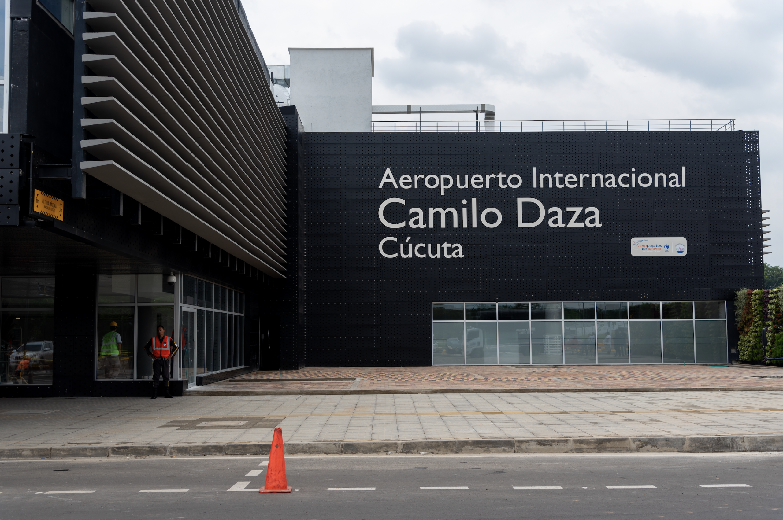 Turboprop Crash Kills 15, Including Colombian Lawmaker