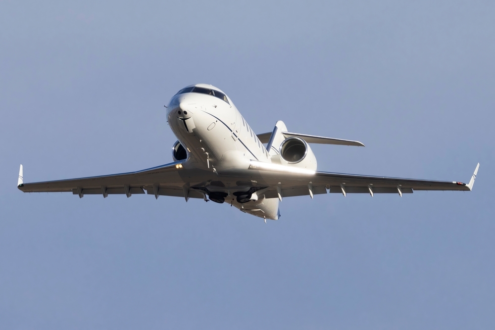 Challenger 600 Crashes During Takeoff in Maine