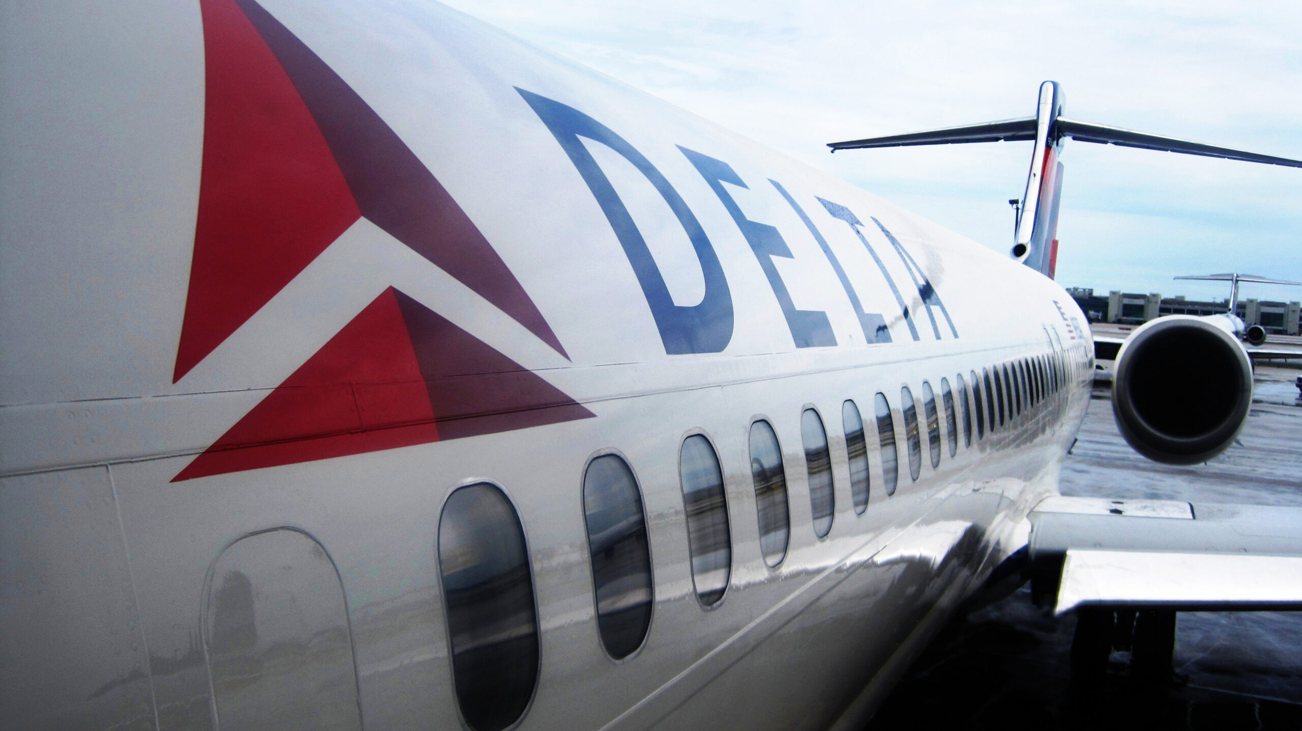 Delta Flight Returns After Passenger Incident Near Cockpit