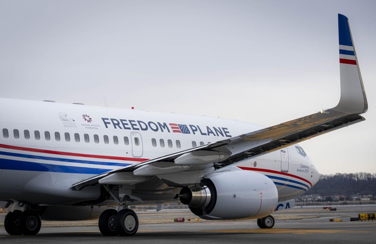 'Freedom Plane' Launches National Tour With Founding Documents