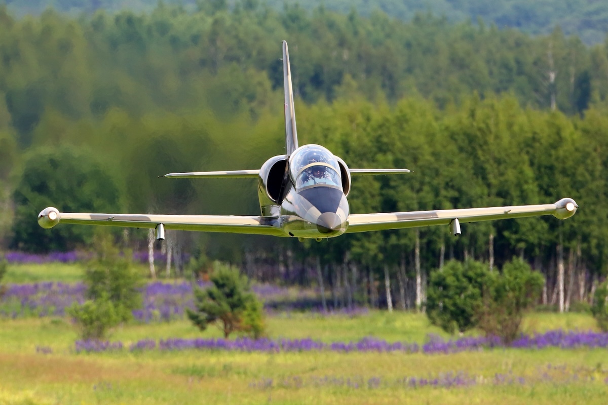 NTSB Details U.S. Senator L-39 Off-Field Landing