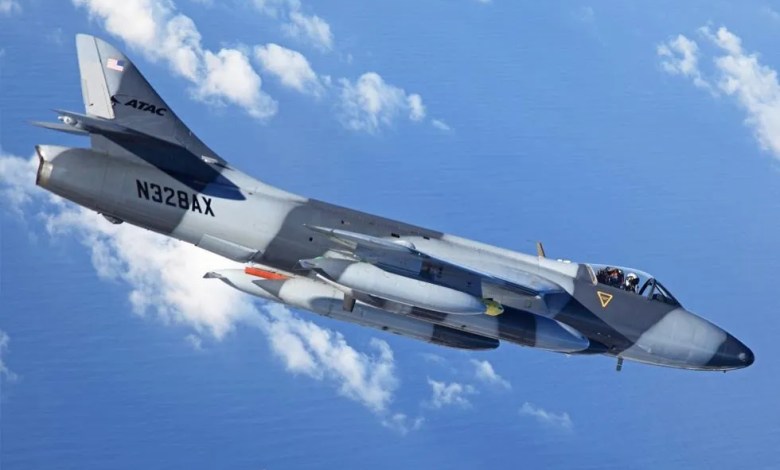 Hawker Hunter Crashes Off California Coast