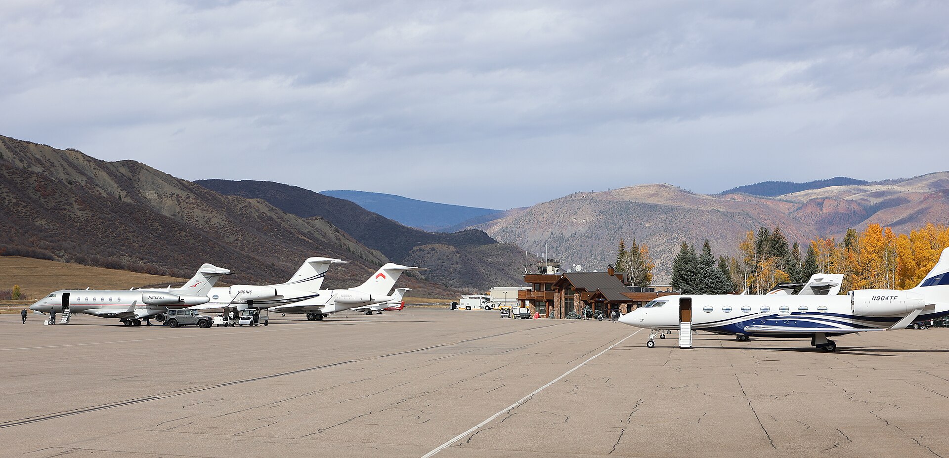 Aspen Airport Weighs Steep Landing Fee Increases for 2027