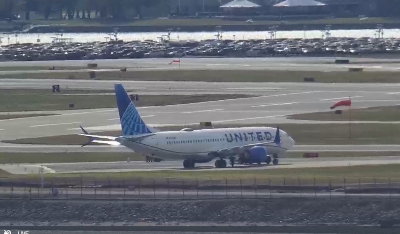 United flight Reagan bomb threat