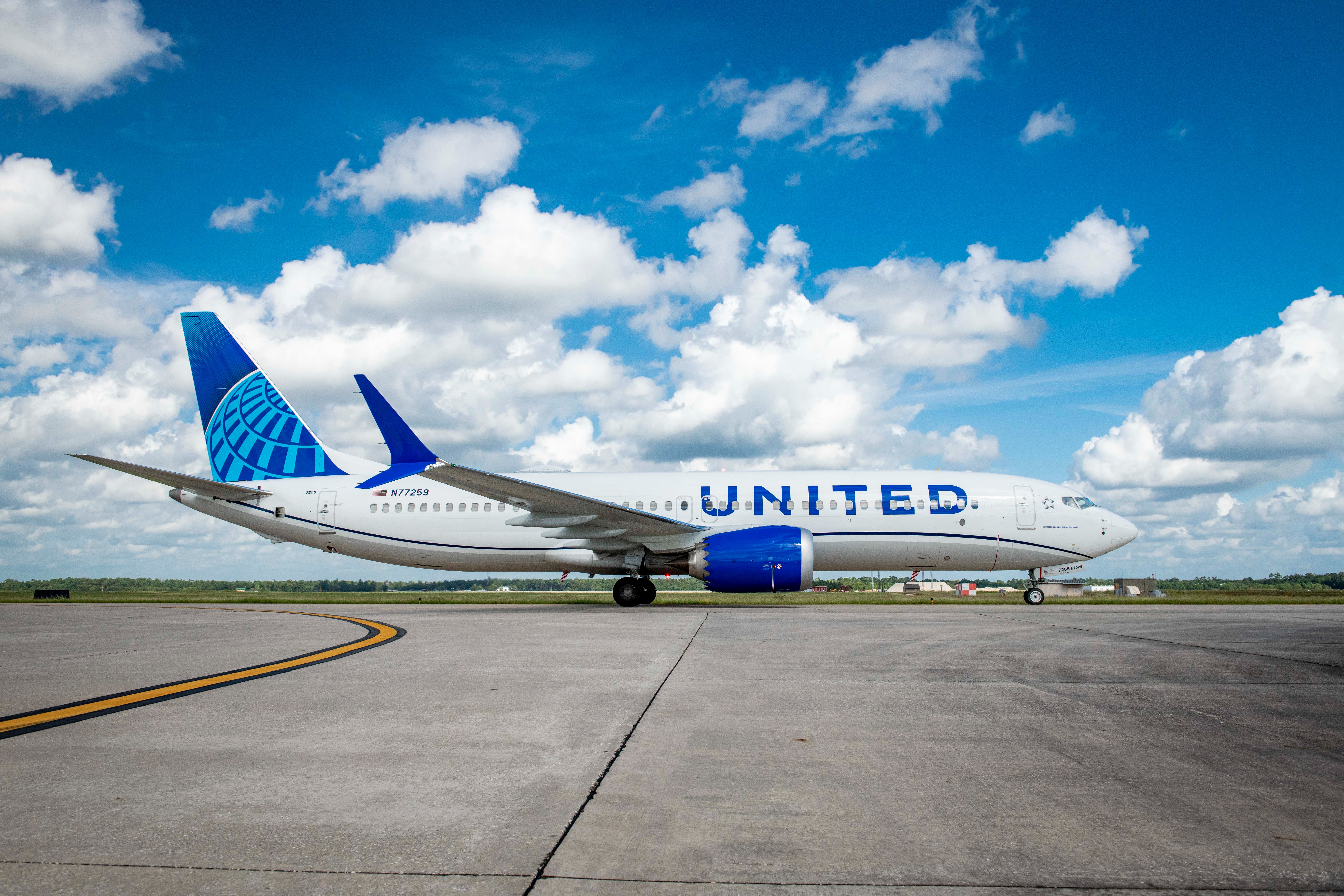 FAA Inspector Sues United After Being Removed From Flight